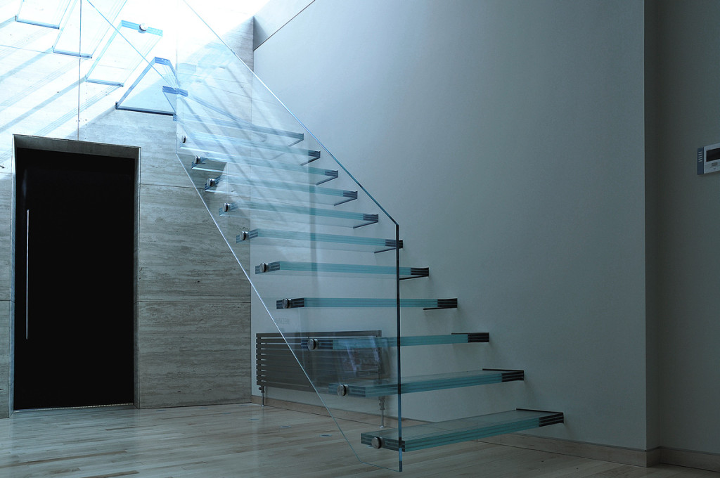 balustrade-with-stunning-cantilevered-all-glass-staircase-balustrade-staircase-